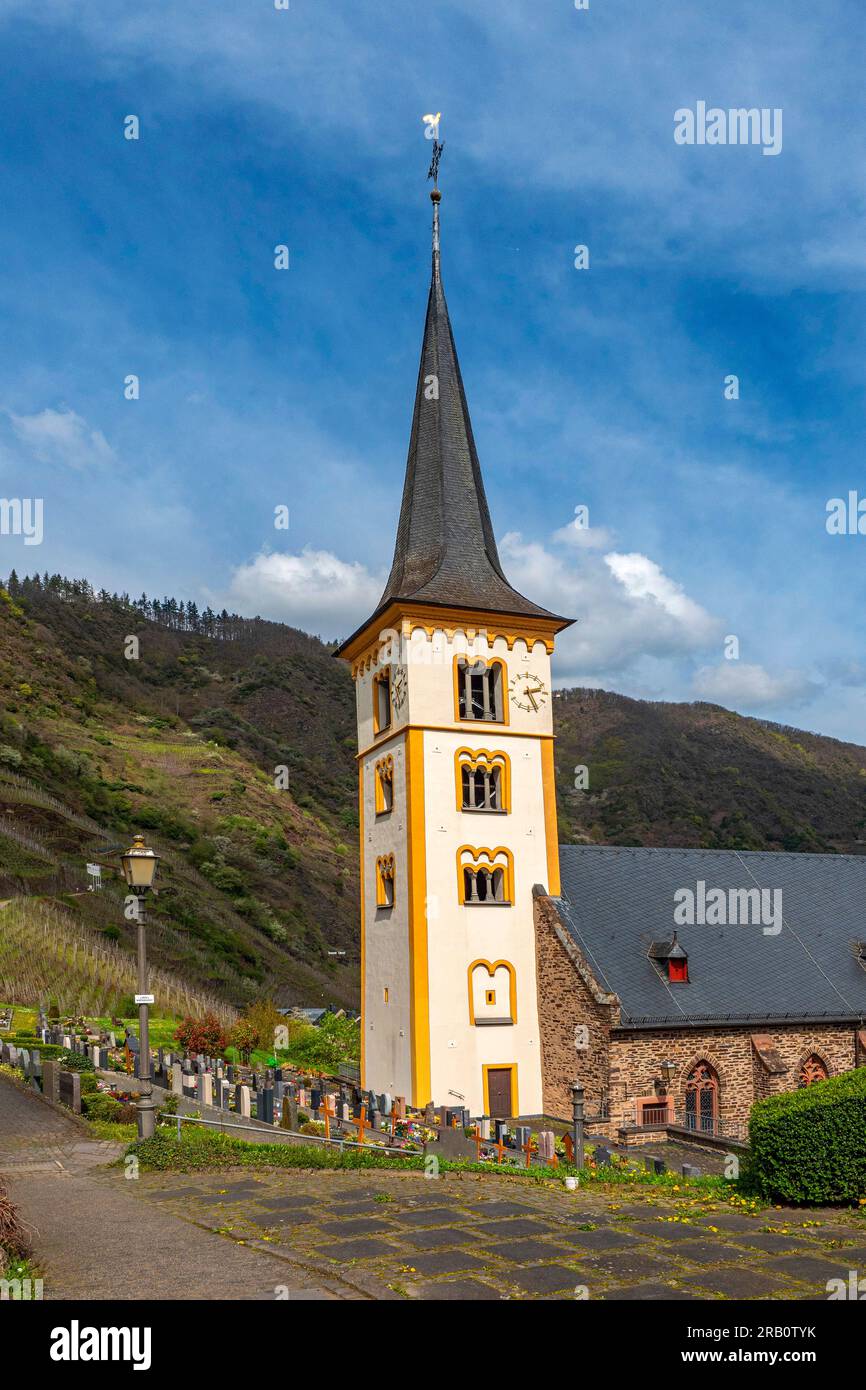 St. Laurentius Kirche in Bremm, Mosel, Moseltal, Rheinland-Pfalz, Deutschland Stockfoto