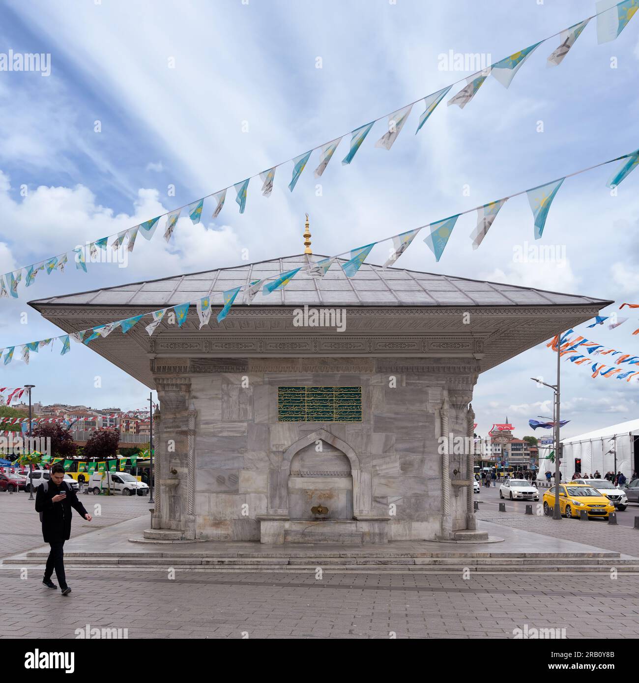 Istanbul, Türkei - 5. Mai 2023: Brunnen von Ahmed III. Oder Ahmet Cesmesi, ein öffentlicher Wasserbrunnen aus dem 18. Jahrhundert, oder Sabil, erbaut von Sultan Mahmud III, passend im Uskudar District Stockfoto