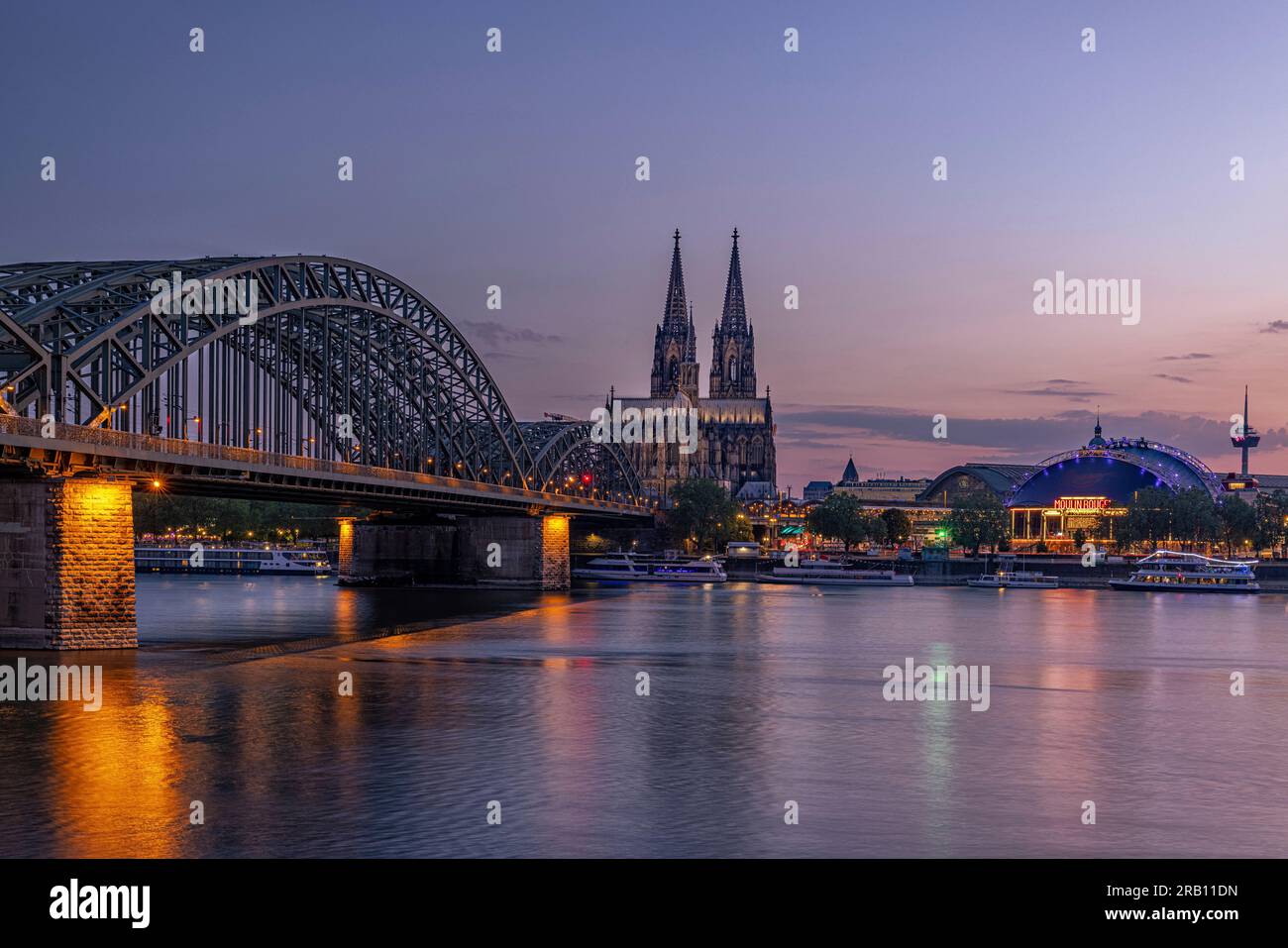 Kölner Skyline mit Dom und Hohenzollernbrücke. Köln, Nordrhein-Westfalen, Deutschland. Stockfoto