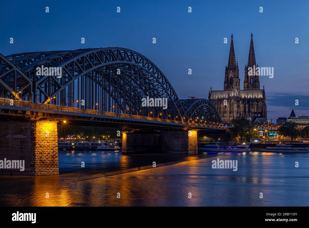 Kölner Skyline mit Dom und Hohenzollernbrücke. Köln, Nordrhein-Westfalen, Deutschland. Stockfoto