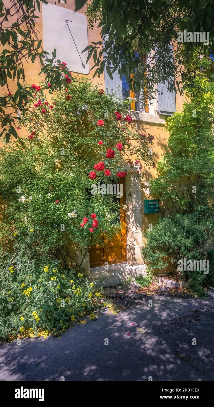 Hausfassade in Peyriac de Mer. Stockfoto