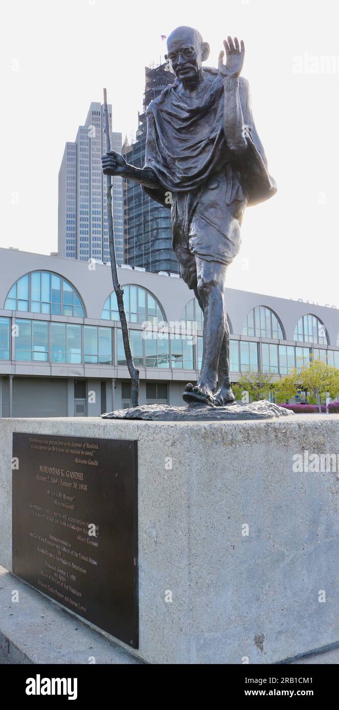 Bronzestatue von Mahatma Gandhi von Zlatko Paunov begabte Gandhi Memorial International Foundation Ferry Plaza Embarcadero San Francisco Kalifornien USA Stockfoto