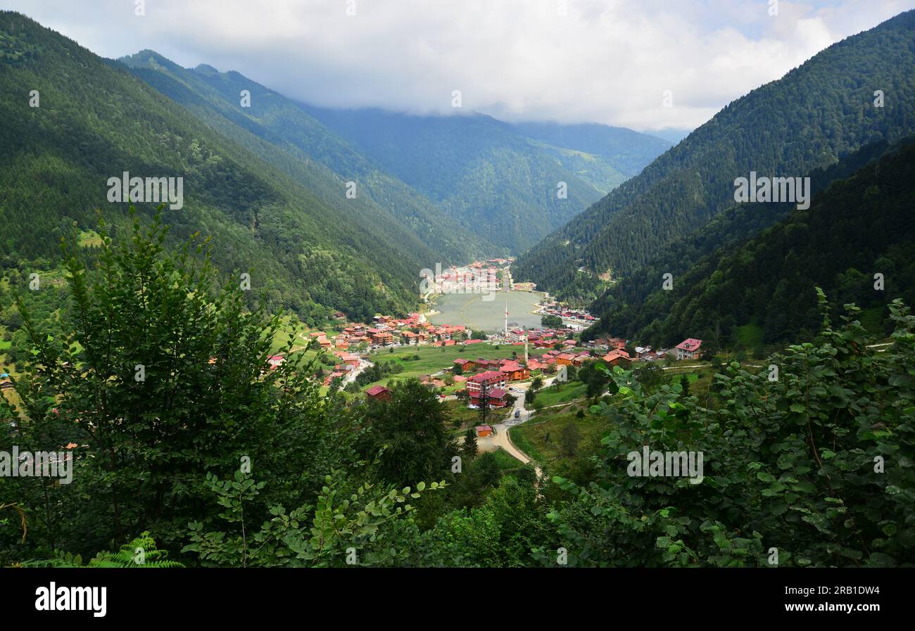 Uzungol in Trabzon, Türkei, ist einer der meistbesuchten Orte im Land. Stockfoto