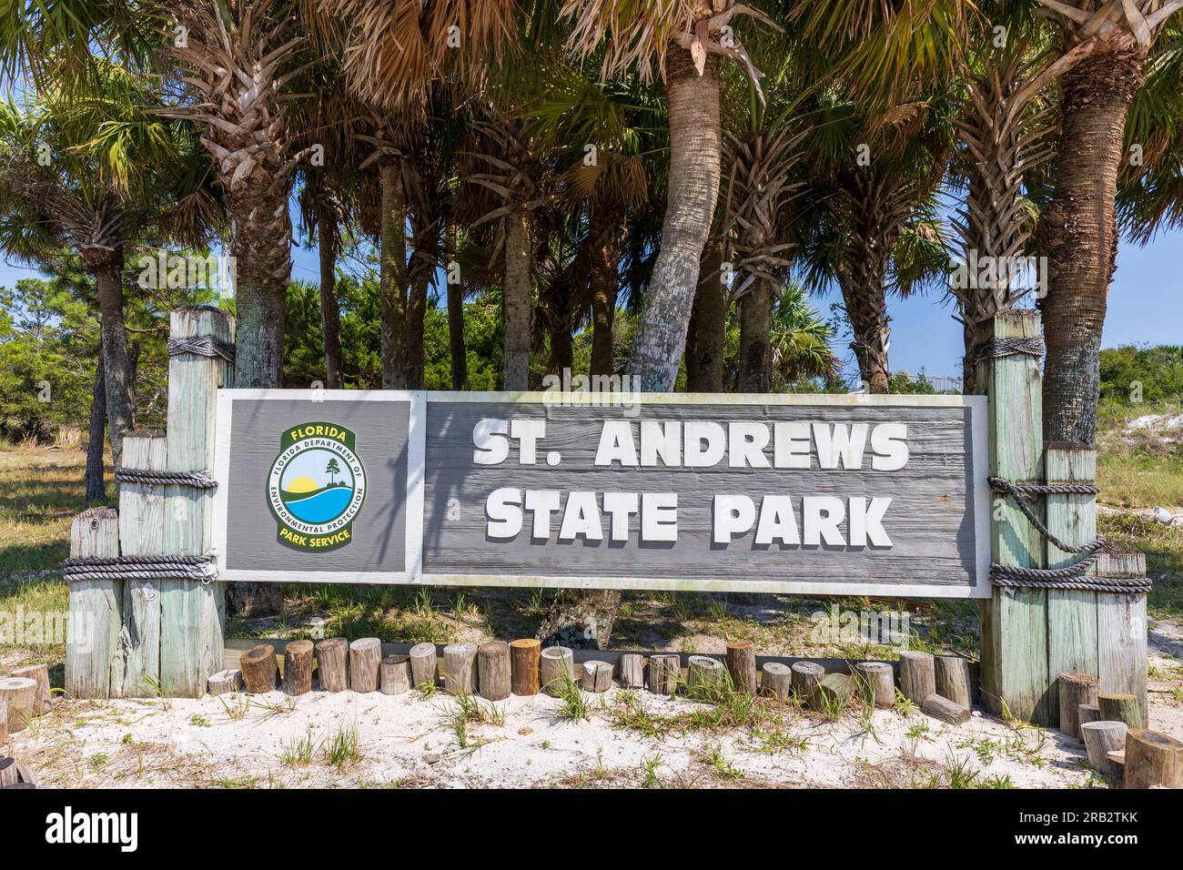 Panama City, Florida - 27. Juni 2023: St. Eingangsschild Andrews State Park Stockfoto