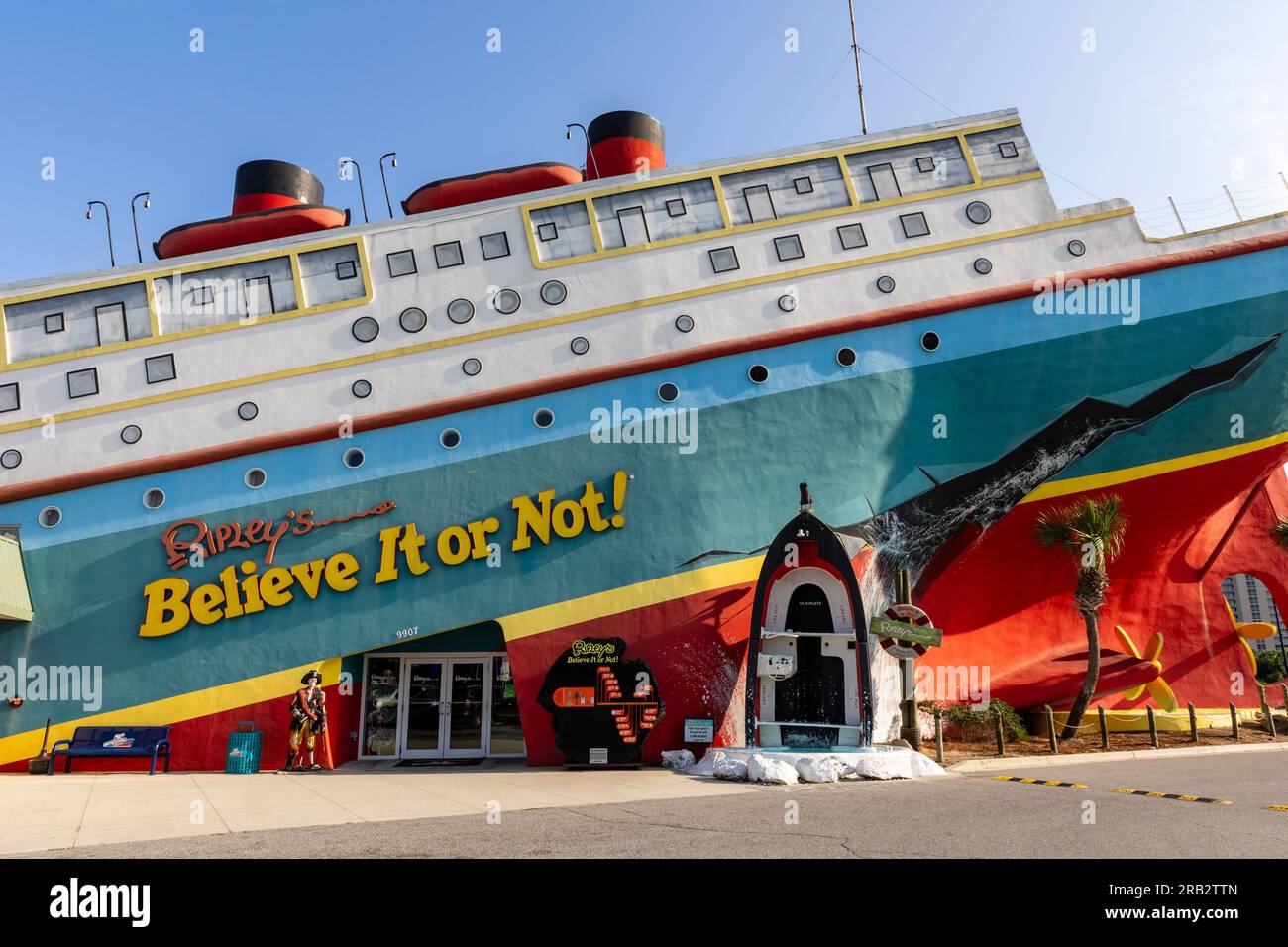 Panama City Beach, Florida - 27. Juni 2023: Ripley's Believe IT or Not! das museum wurde 2006 eröffnet und sieht wie ein Kreuzfahrtschiff aus. Stockfoto