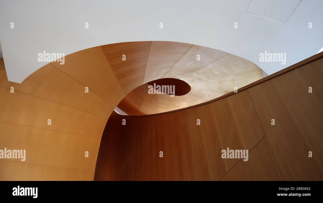 Wendeltreppe aus Holz Stockfoto