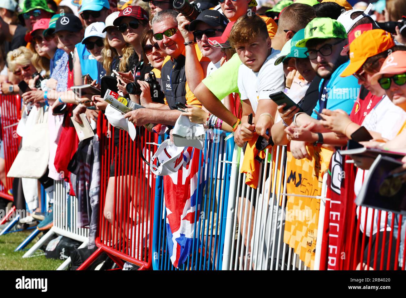 Silverstone, Großbritannien. 07. Juli 2023. Atmosphäre des Stromkreises – Lüfter. Formel-1-Weltmeisterschaft, Rd 11, Britischer Grand Prix, Freitag, 7. Juli 2023. Silverstone, England. Kredit: James Moy/Alamy Live News Stockfoto