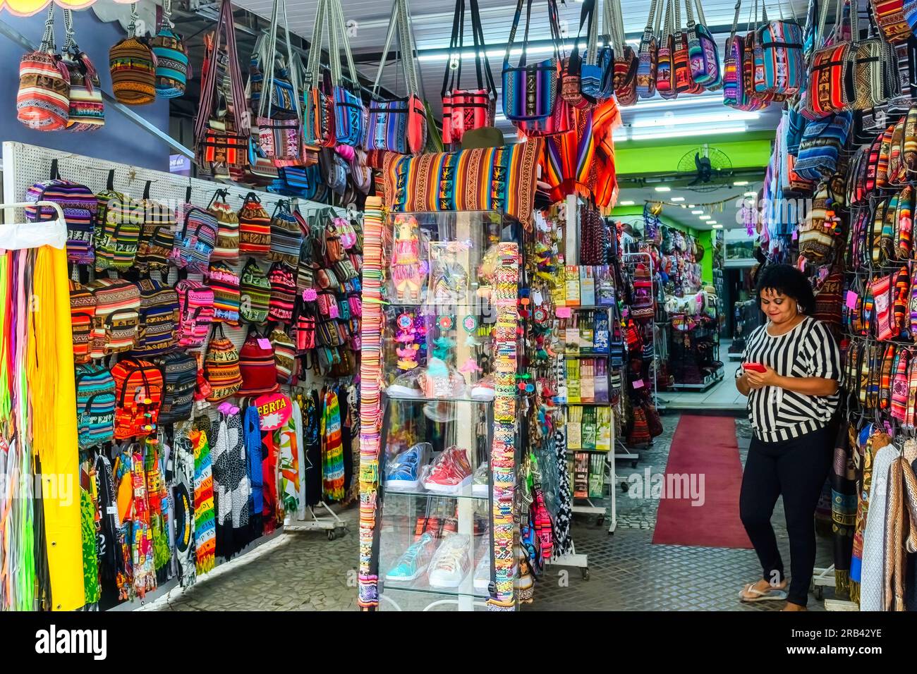 Rio de Janeiro, Brasilien - 15. Juni 2023: Einzelhandelsaktivitäten in der Stadt. Werbeartikel und Lifestyle für kleine Unternehmen. Stockfoto