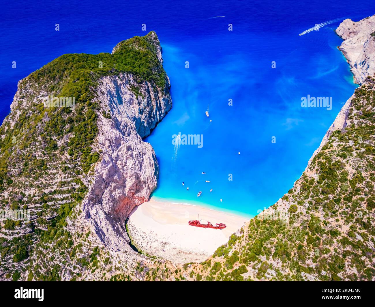 Navagio Beach, Zakynthos - Griechenland. Draufsicht über den berühmten Shipwreck Beach, die Landschaft des Ionischen Meeres. Stockfoto