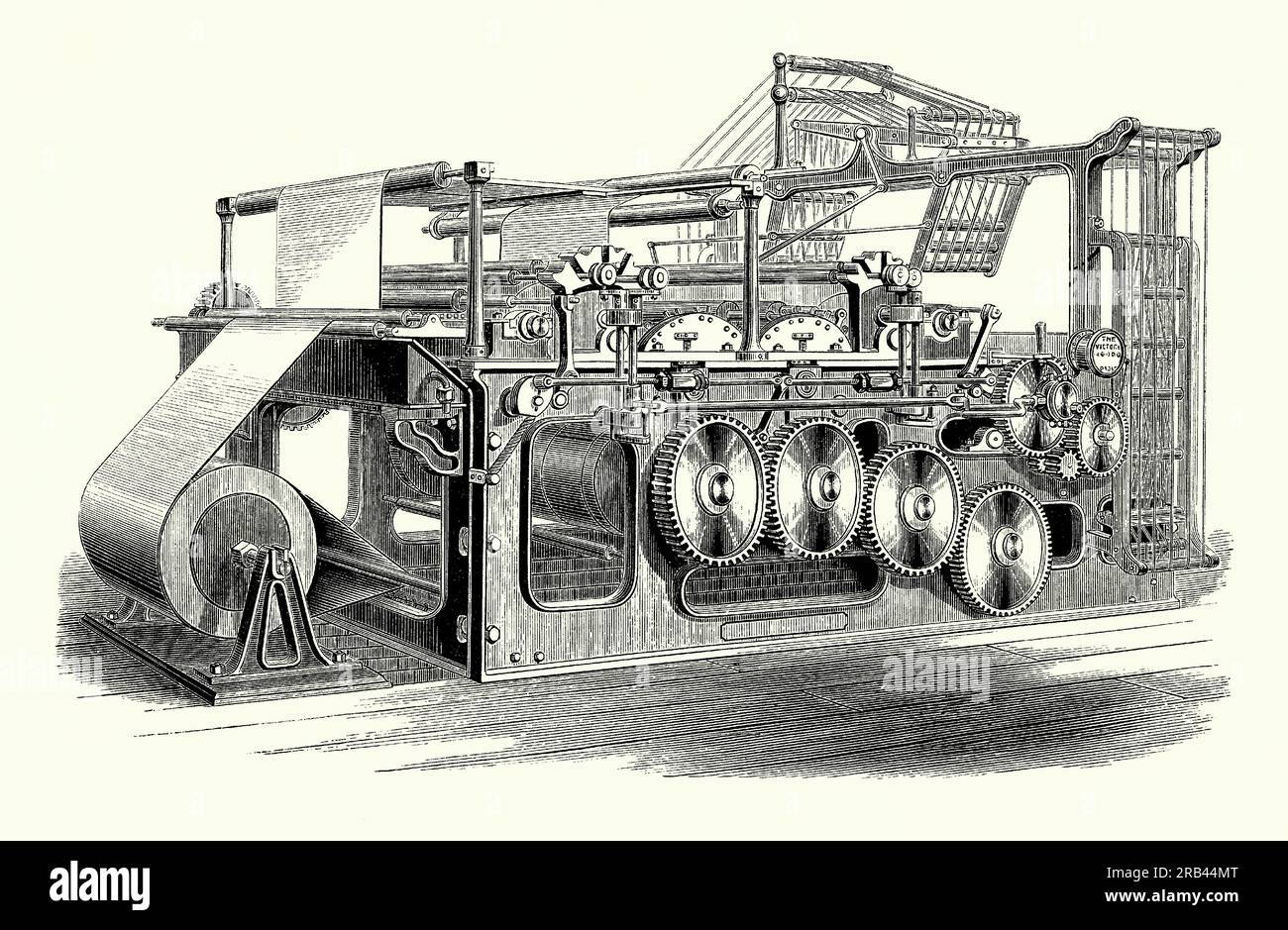 Ein alter Gravur einer Druck- und Falzmaschine „Victory“ aus dem jahr 1870. Es stammt aus einem viktorianischen Maschinenbaubuch der 1880er Jahre Die Maschine war eine automatische Hochgeschwindigkeits-Rollenpresse, die von Duncan & Wilson aus Liverpool, Merseyside, Lancashire, England, gebaut wurde. Es war der erste, der auch einen Papierfaltmechanismus enthielt. Die neue Presse ermöglichte es den Zeitungen, die Anzahl der Seiten zu erhöhen, um die Auflage zu erhöhen. Der „Victory“ konnte pro Stunde 9.000 vollständige, gefaltete achtseitige Zeitungen drucken. Stockfoto