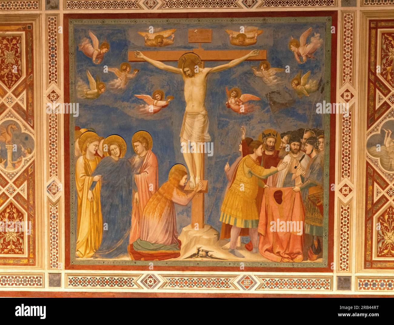 Giotto-Fresken, die Scrovegni-Kapelle, Padua Italien - italienische Renaissance-Gemälde des Lebens Christi; hier, 'Kreuzigung Christi'; - Kunstgeschichte Stockfoto