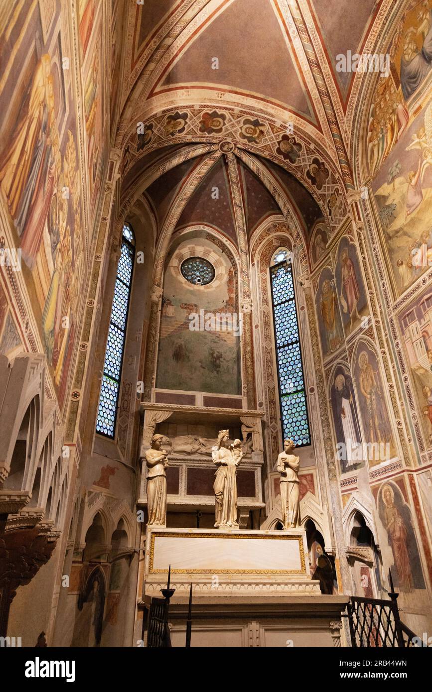 Altar und Apse der Scrovegni-Kapelle, Padua - Kunstwerke und Statuen der italienischen Renaissance aus dem 14. Jahrhundert; Padua Italien Stockfoto