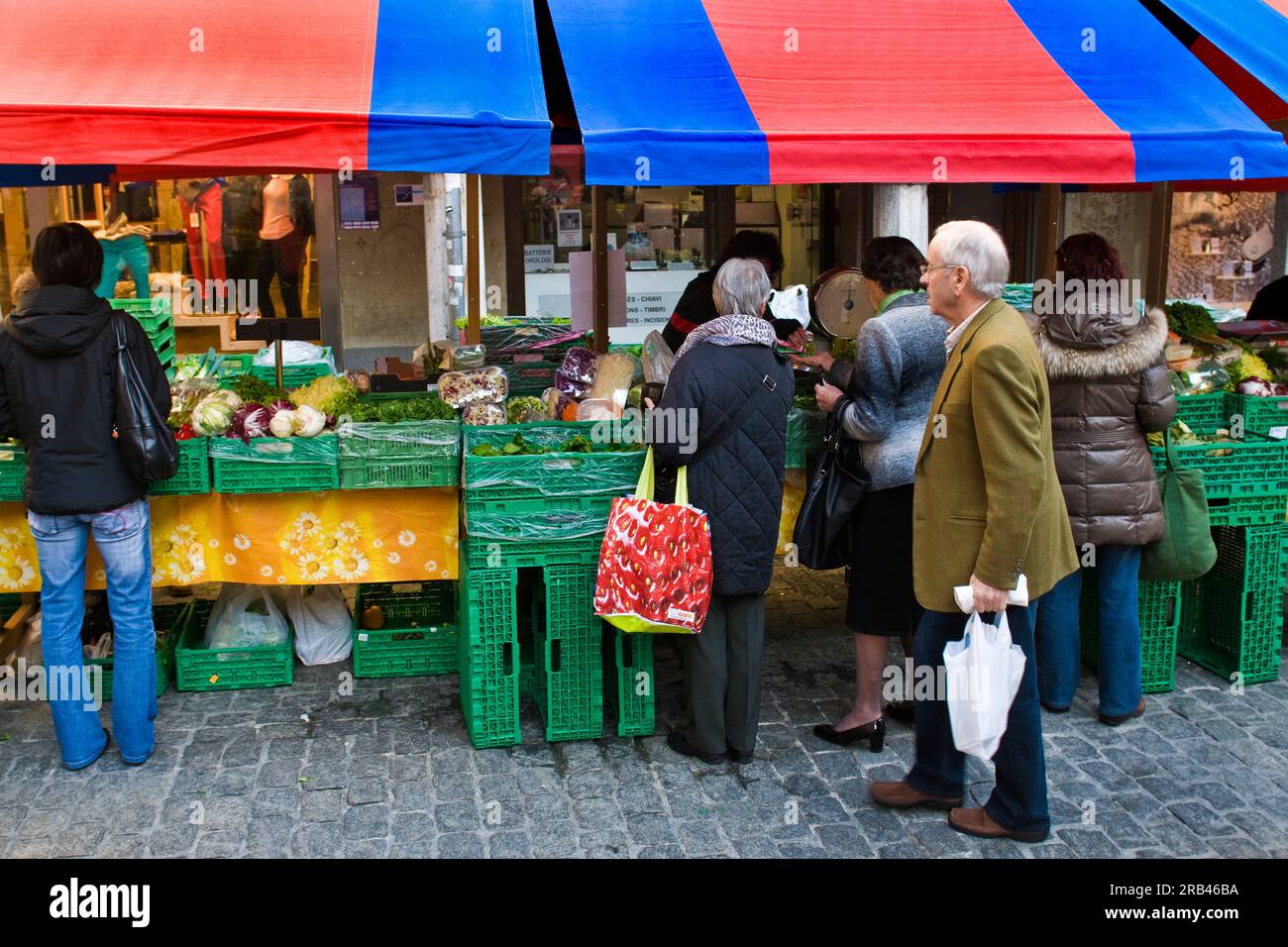 Markt in der Stadt Bellinzona, Kanton Tessin, Schweiz Stockfoto