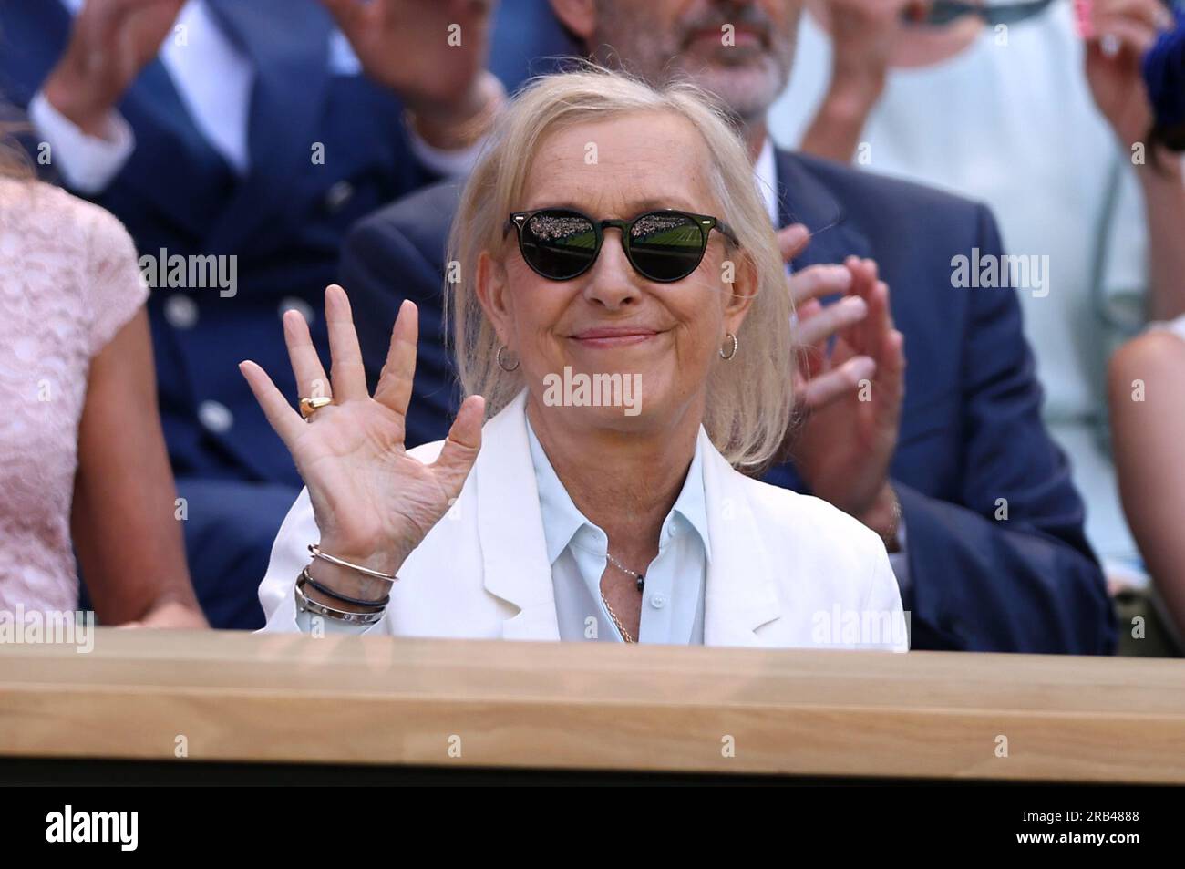 Martina Navratilova in der königlichen Box des Center Court am 5. Tag der Wimbledon Championships 2023 im All England Lawn Tennis and Croquet Club in Wimbledon. Bilddatum: Freitag, 7. Juli 2023. Stockfoto