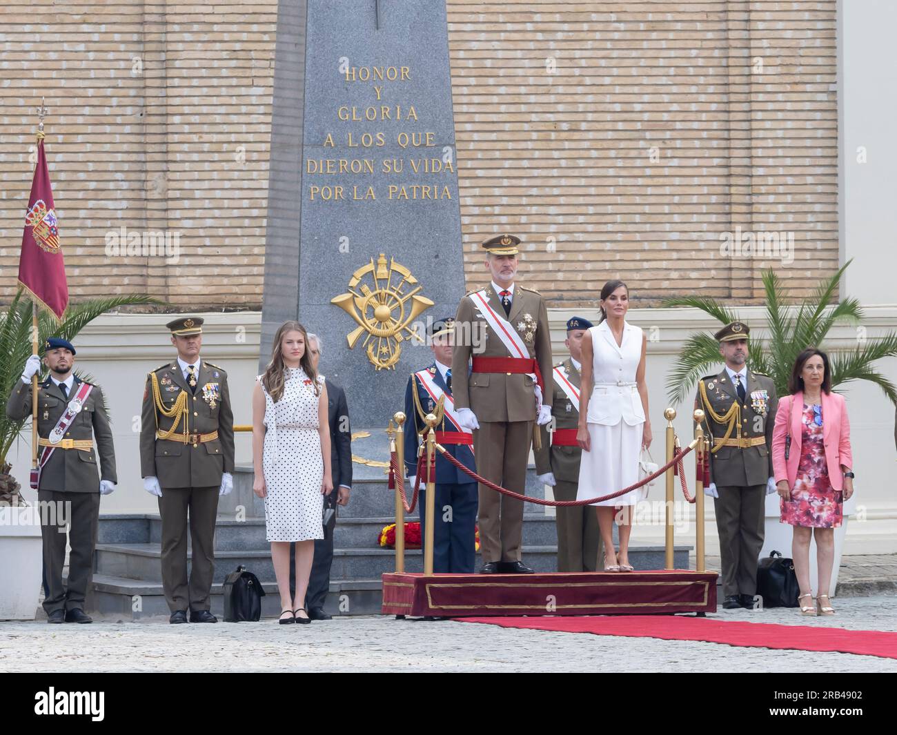 Zaragoza. Spanien. 7. juli 2023. Felipe de Borbón und Letizia Ortiz Könige von Spanien und Prinzessin Leonor de Borbón von Asturien haben die Lieferung königlicher Entsendungen an die Offiziere der spanischen Armee geleitet, die an der Allgemeinen Militärakademie von Saragossa Juan Antonio Pérez/Alamy Live News ihren Abschluss gemacht haben Stockfoto