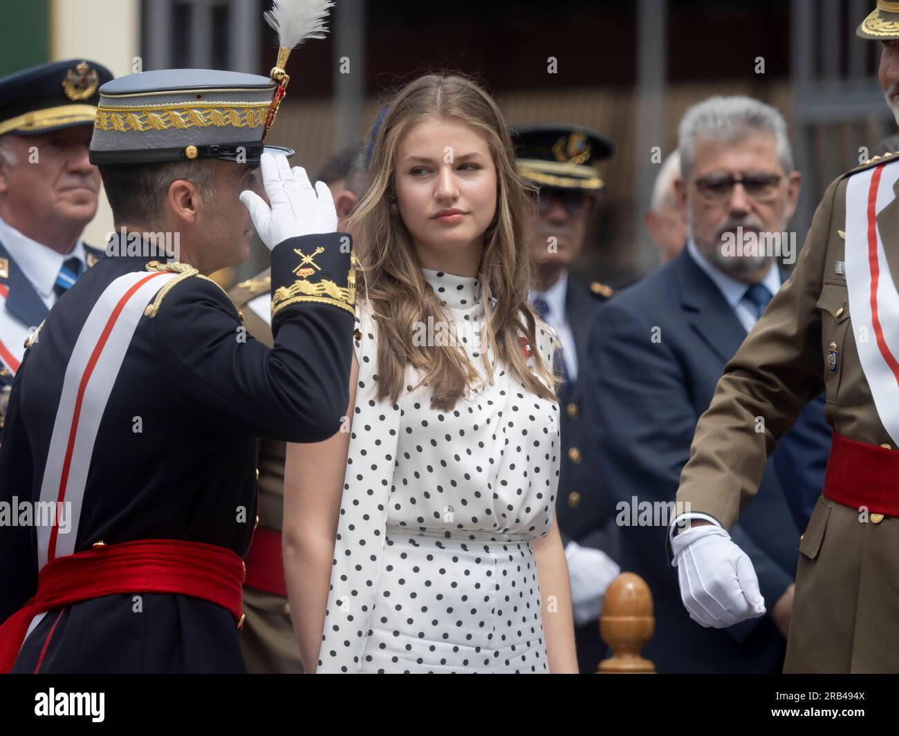 Zaragoza. Spanien. 7. juli 2023. Felipe de Borbón und Letizia Ortiz Könige von Spanien und Prinzessin Leonor de Borbón von Asturien haben die Lieferung königlicher Entsendungen an die Offiziere der spanischen Armee geleitet, die an der Allgemeinen Militärakademie von Saragossa Juan Antonio Pérez/Alamy Live News ihren Abschluss gemacht haben Stockfoto