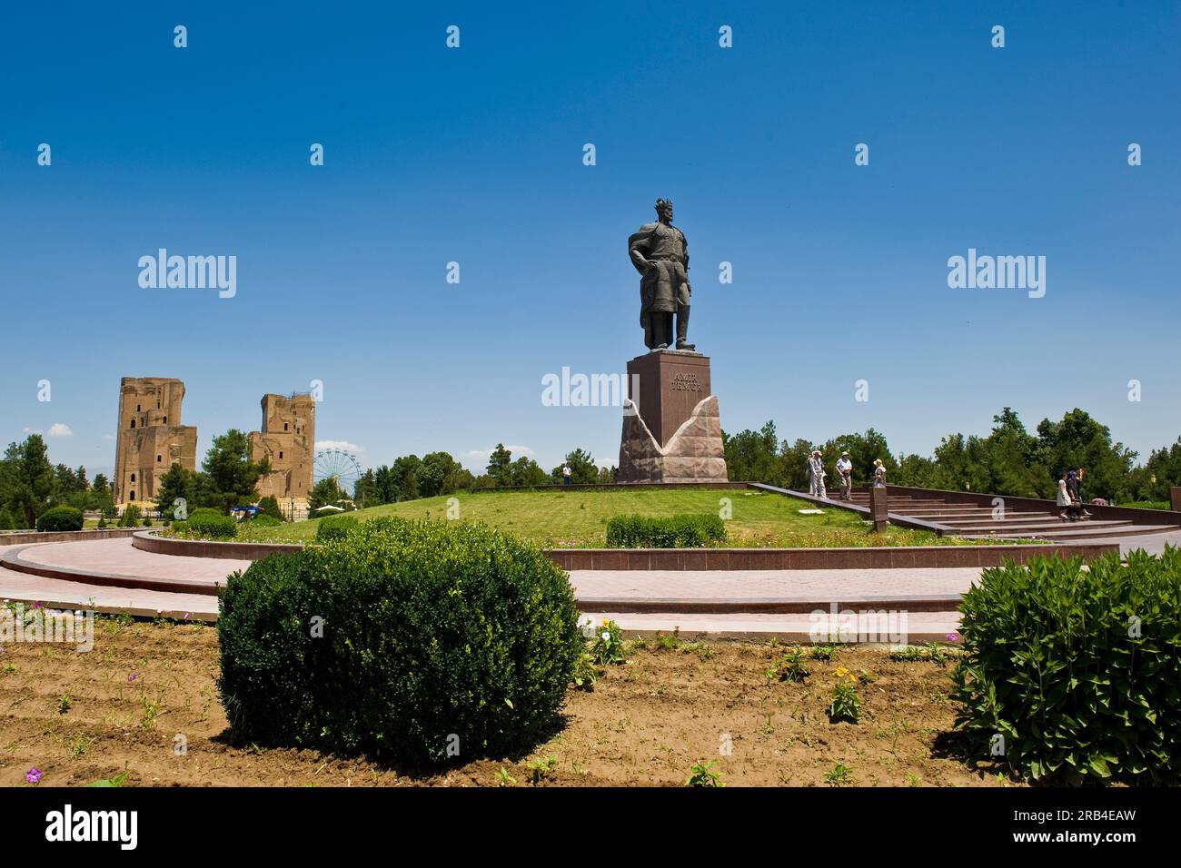 Usbekistan, Shakhrisabz, Amir Temur Statue und AK Sarai Palast Stockfoto