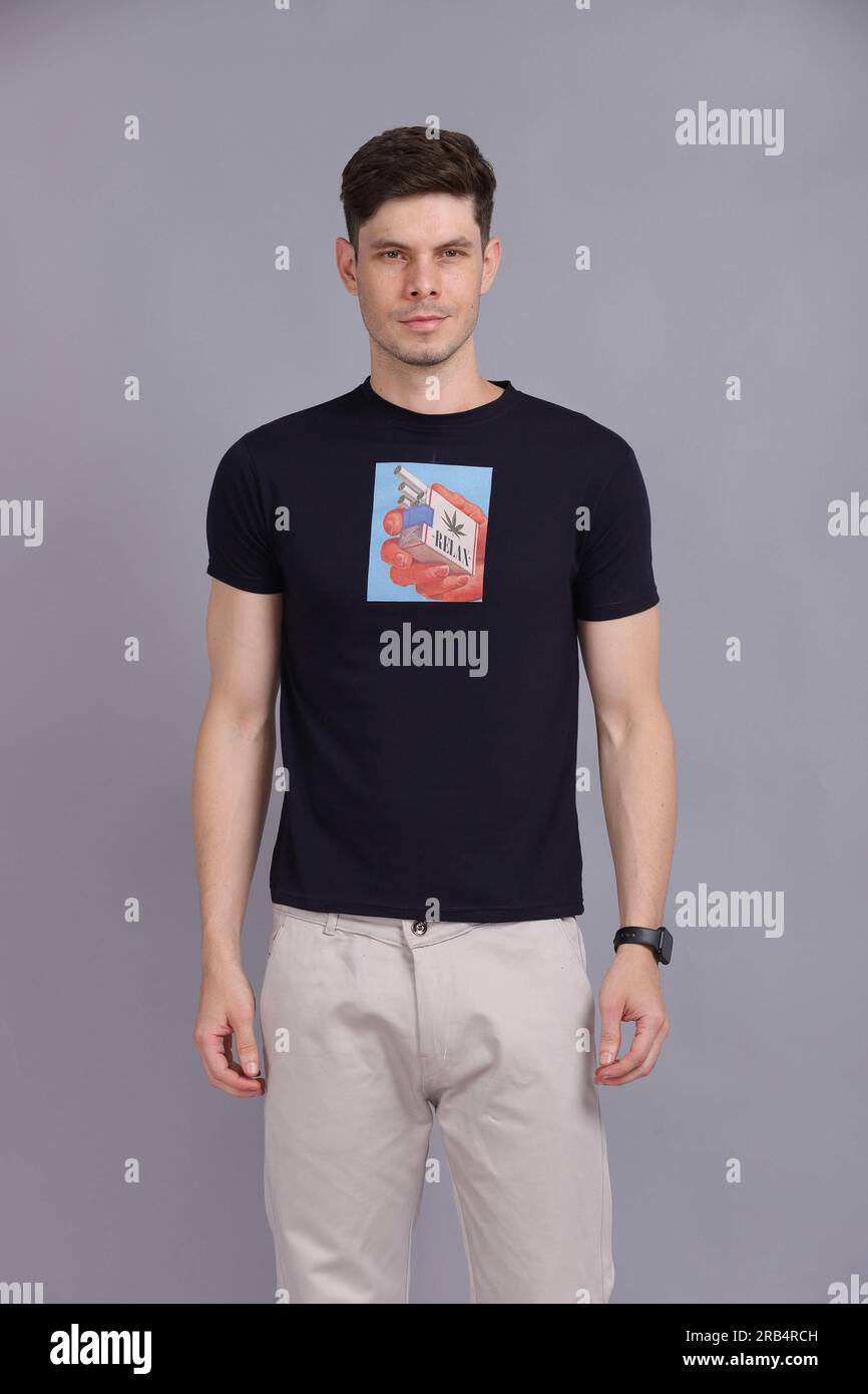 Herren-T-Shirt/Shirt-Modell Stockfoto