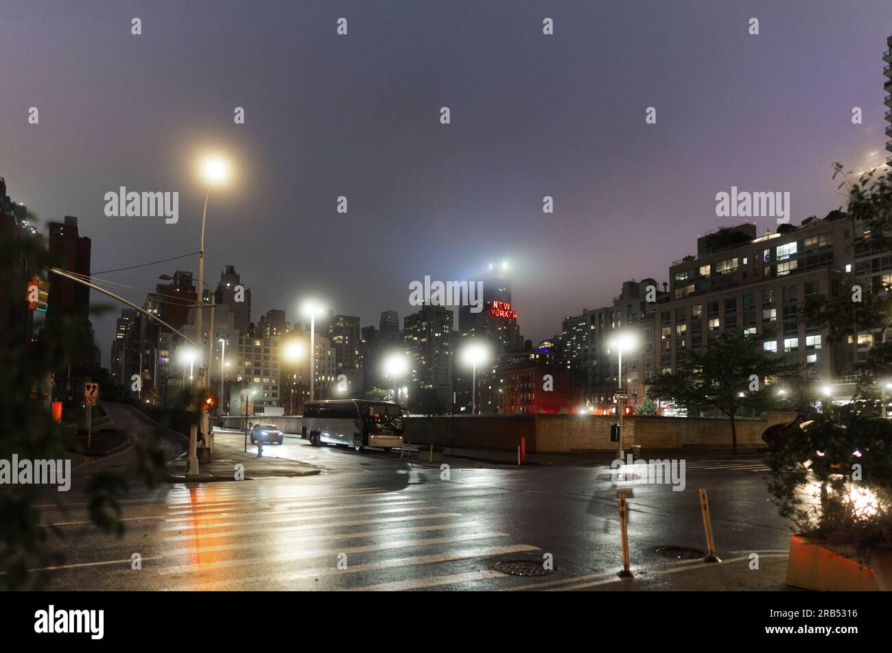 Manhattan im Nebel Stockfoto