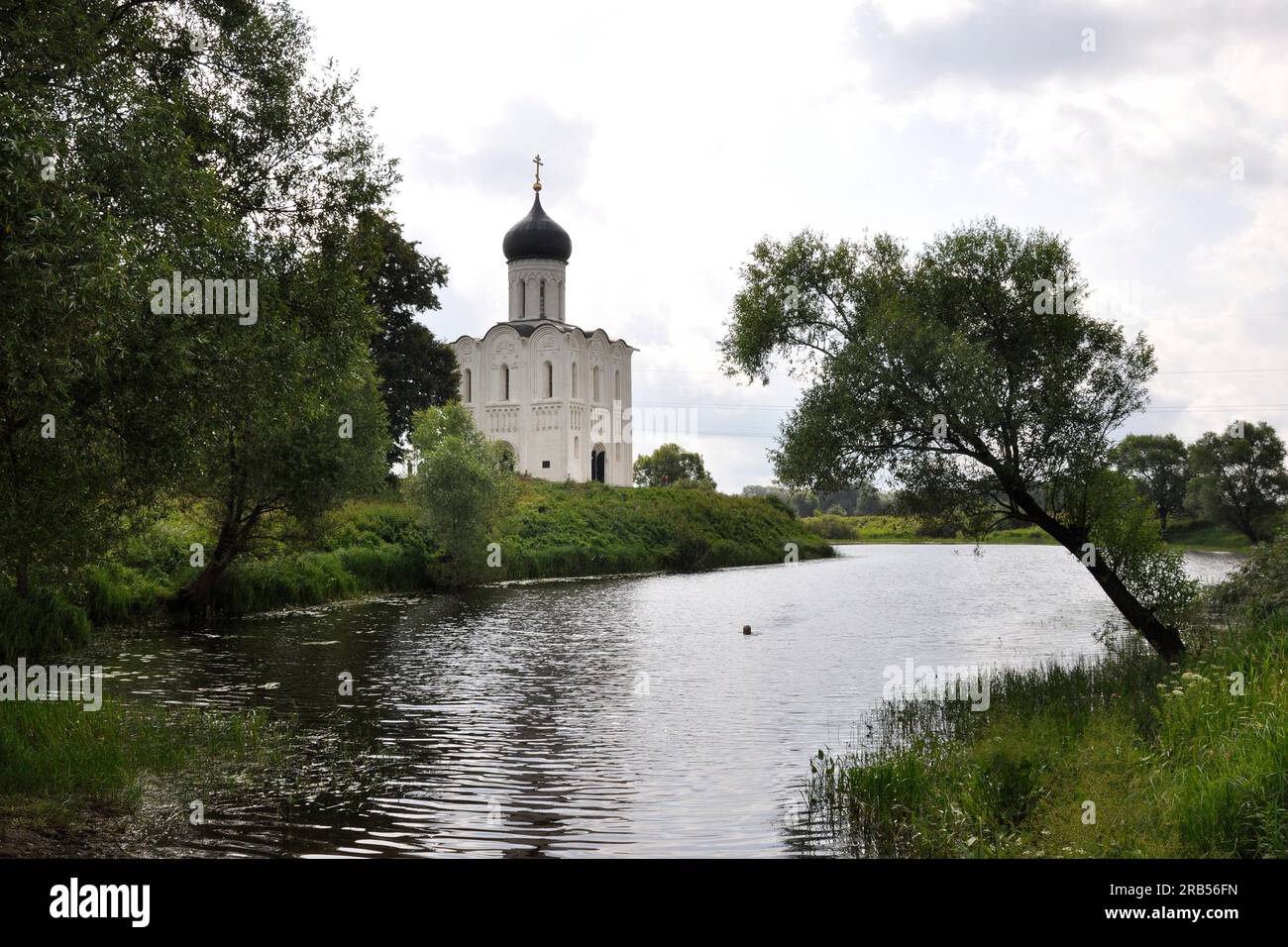 Kirche der Fürsprache der Heiligen Jungfrau am Nerl. Bogolyubovo. Russland Stockfoto