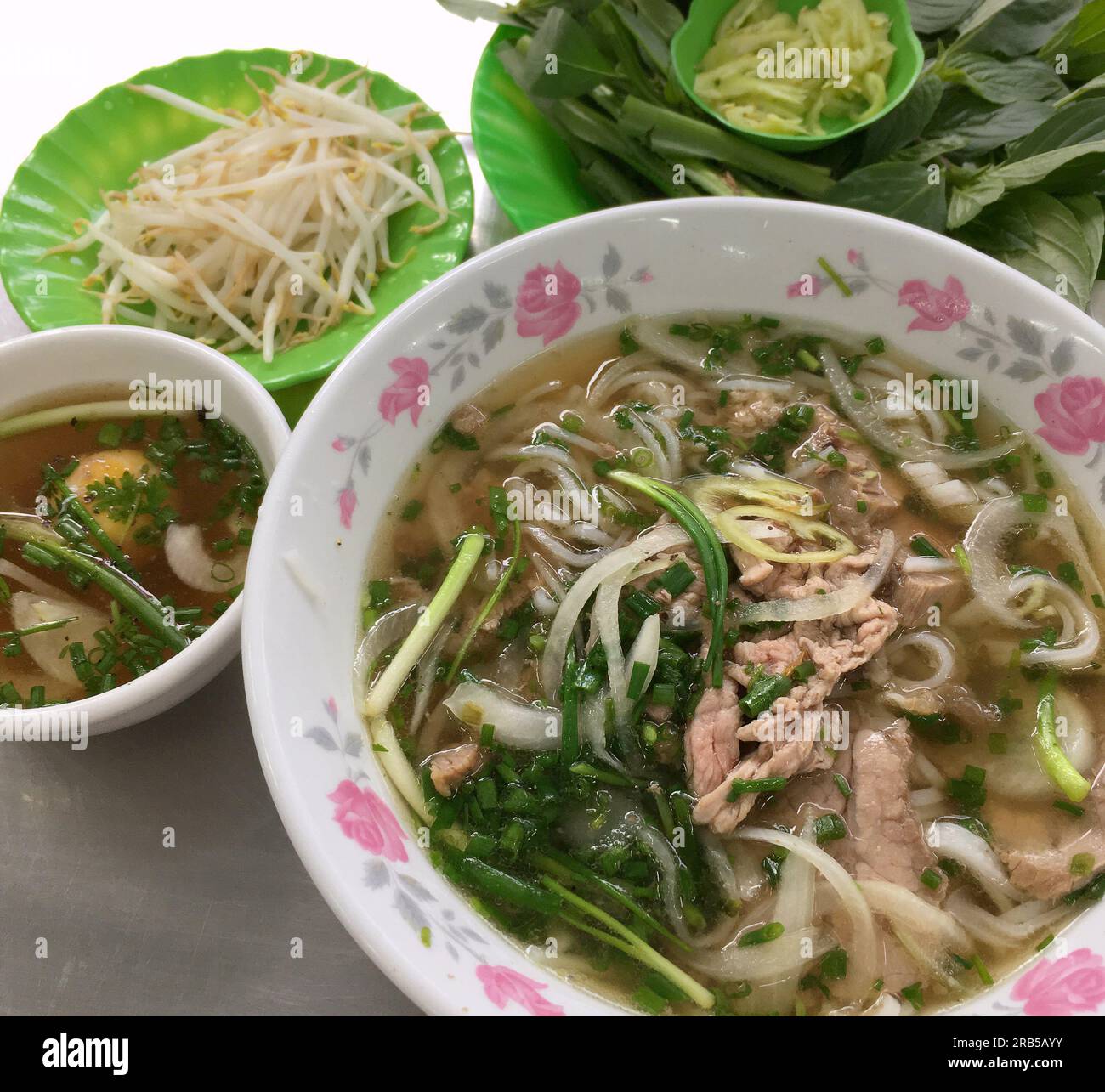 Pho ist ein sehr berühmtes Essen in Vietnam. Die ganze Welt kennt dieses Gericht. Rindernudel Stockfoto