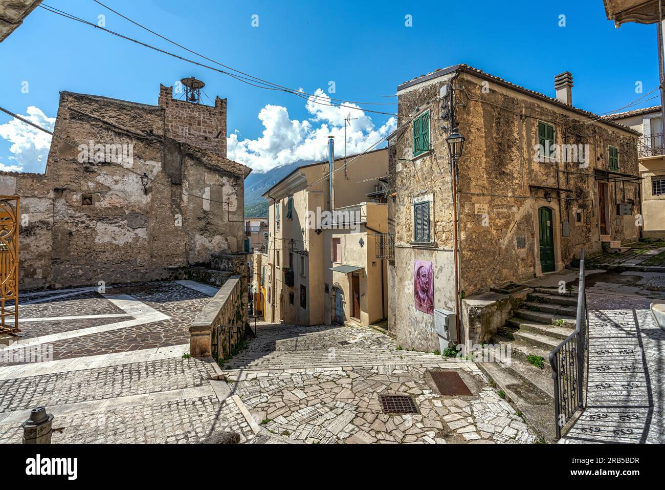 Largo Gennaro Manna und der Geburtsort des italienischen Schriftstellers, Literaturkritikers und Essayisten der frühen 1900er Jahre. Tocco da Casauria, Provinz, Abruzzen Stockfoto