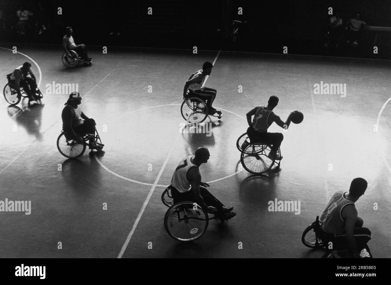 Teenager, Basketball. Behinderte Menschen. Stockfoto