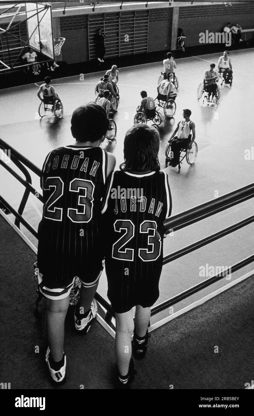 Teenager, Basketball. Behinderte Menschen. Stockfoto