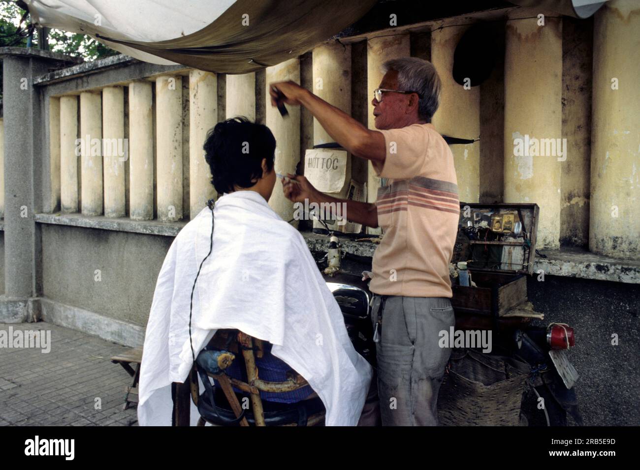 Friseurin. Vietnam. Südostasien Stockfoto Friseurin. Vietnam. Südostasien Stockfoto