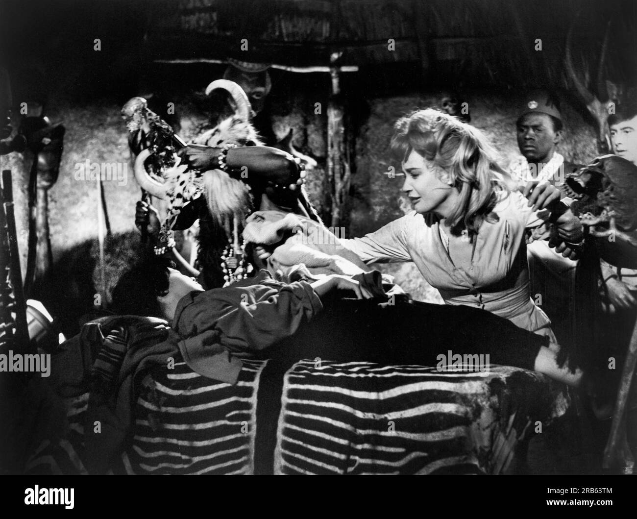 Jenny Agutter, Sylvia Sims, am Set des britischen Films, "East of Sudan", Columbia Pictures, 1964 Stockfoto