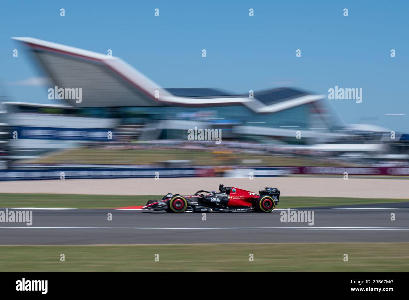 SILVERSTONE, GROSSBRITANNIEN – 7TH. JULI 2023 – FORMEL 1 ARAMCO GROSSEN PREIS 2023 – VALTTERI BOTTAS (FINNLAND) – ALFA ROMEW F1 TEAMEINSATZ Stockfoto