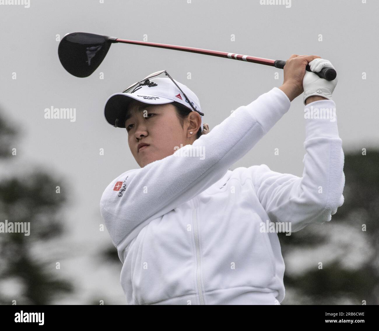 Pebble Beach, Usa. 07. Juli 2023. Rose Zhang zieht sich in Runde zwei der Frauen-USA auf dem 14. Loch ein Am Freitag, den 7. Juli 2023, in Pebble Beach, Kalifornien, geöffnet. Foto: Terry Schmitt/UPI Credit: UPI/Alamy Live News Stockfoto