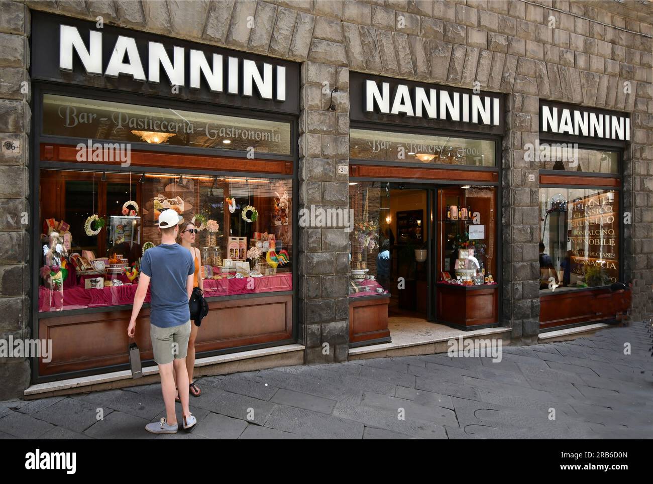 Kaffeehaus und Patisserie Nannini auf der Via bandi di Sopro in Siena - Italien. Stockfoto