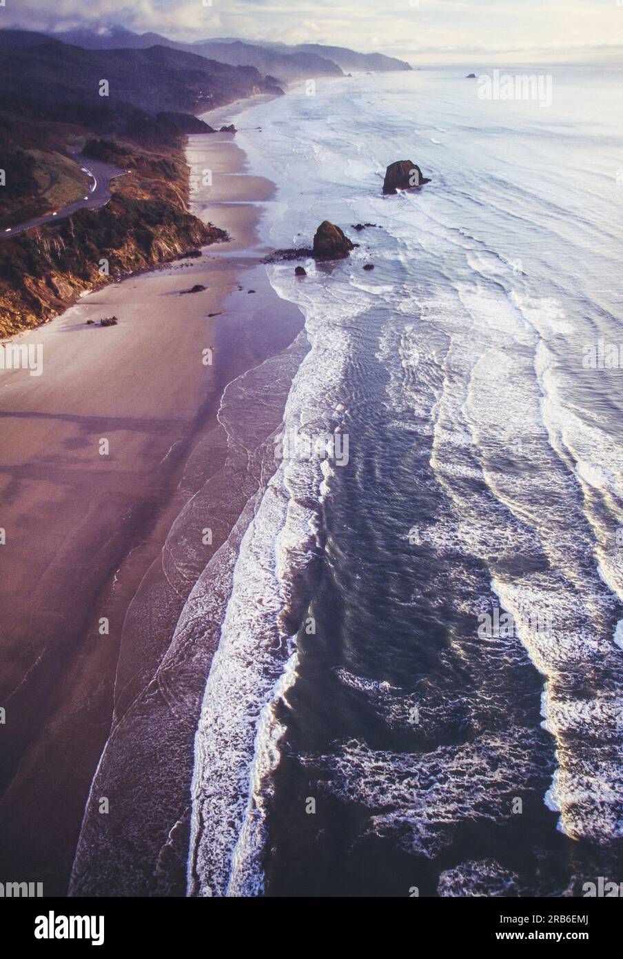 Luftaufnahmen von Cannon Beach und der Küste Oregons Stockfoto