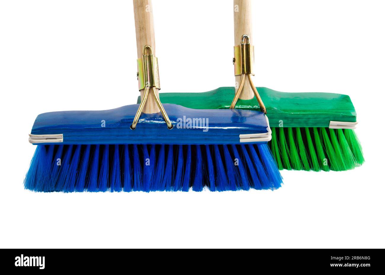 Normale Besen Bürsten isoliert auf weißem Hintergrund Stockfoto