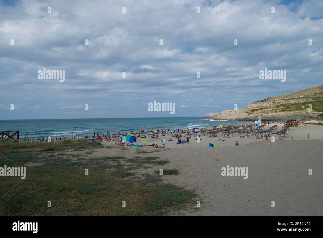 Cala Mesquida Strand in Palma de Mallorca. Cala Mesquida gilt als einer der 20 besten Strände auf Mallorca. S’Arenal de sa Mesquida. Stockfoto