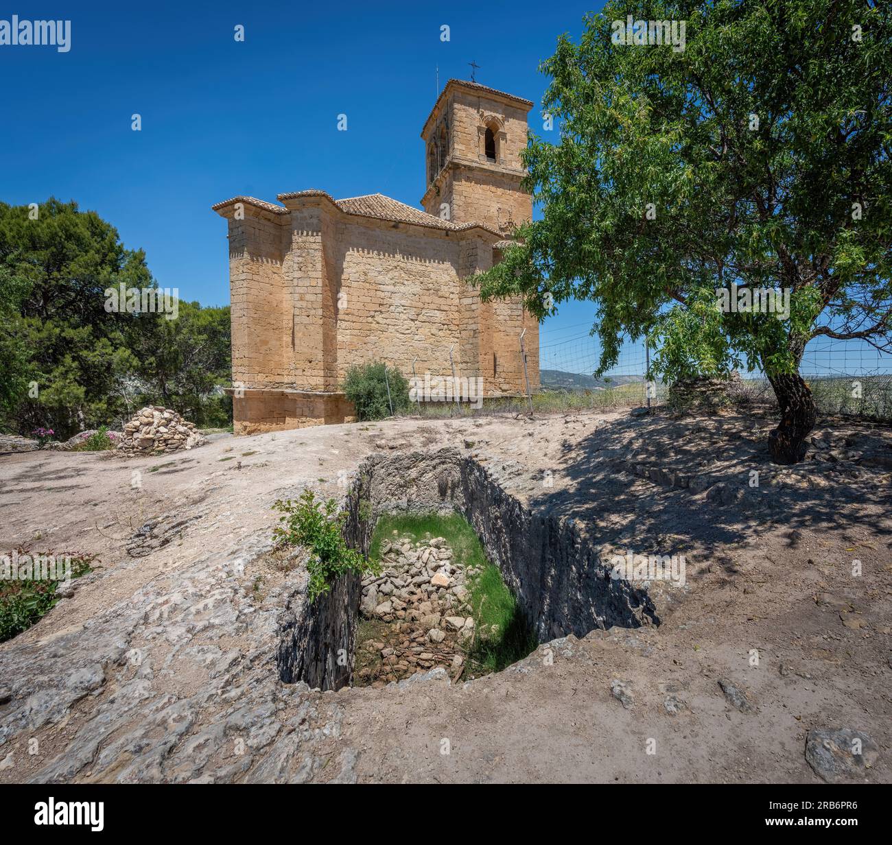 Silo oder Kerker des Nasriden Alcazaba in der Kirche Iglesia de la Villa, ehemaliges Schloss Montefrio - Montefrio, Andalusien, Spanien Stockfoto