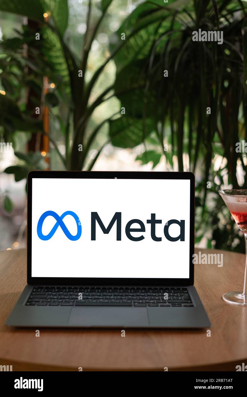 Odessa, Ukraine - 14. Juni 2023: Laptop-Computer mit Logo der Facebook META Company. META ist ein neues Facebook Inc-Logo mit neuem Namen. Stockfoto