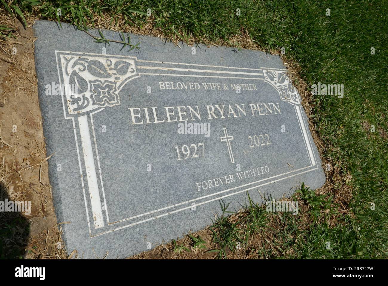 Culver City, Kalifornien, USA 6. Juli 2023 Schauspielerin Eileen Ryan, Eileen Ryan Penn Grave am Holy Cross Cemetery am 6. Juli 2023 in Culver City, Kalifornien, USA. Foto: Barry King/Alamy Stock Photo Stockfoto