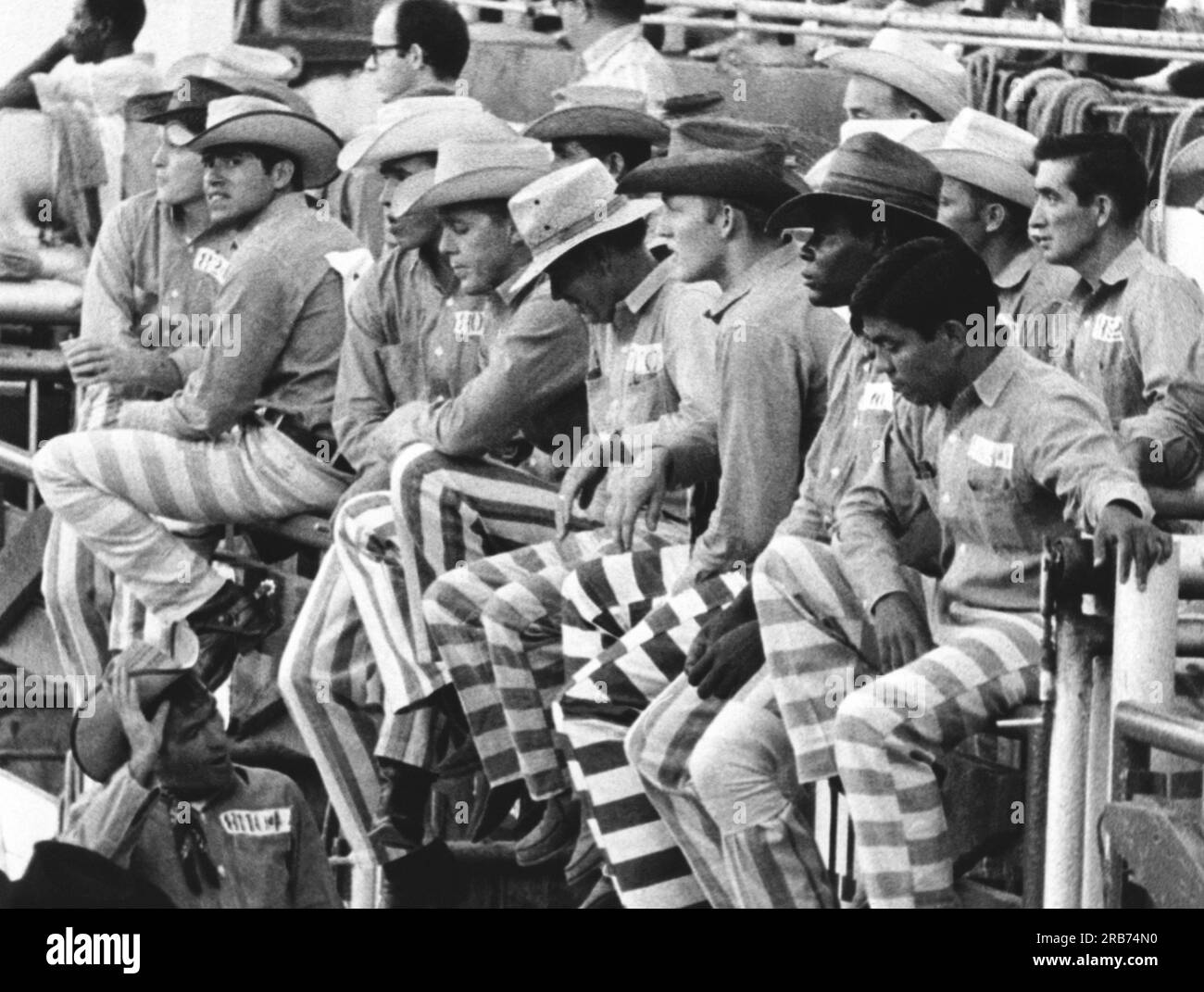 McAlester, Oklahoma: September. 1971 Gefangene, die an dem jährlichen Rodeo im Oklahoma State Penititentiary teilnehmen. Stockfoto