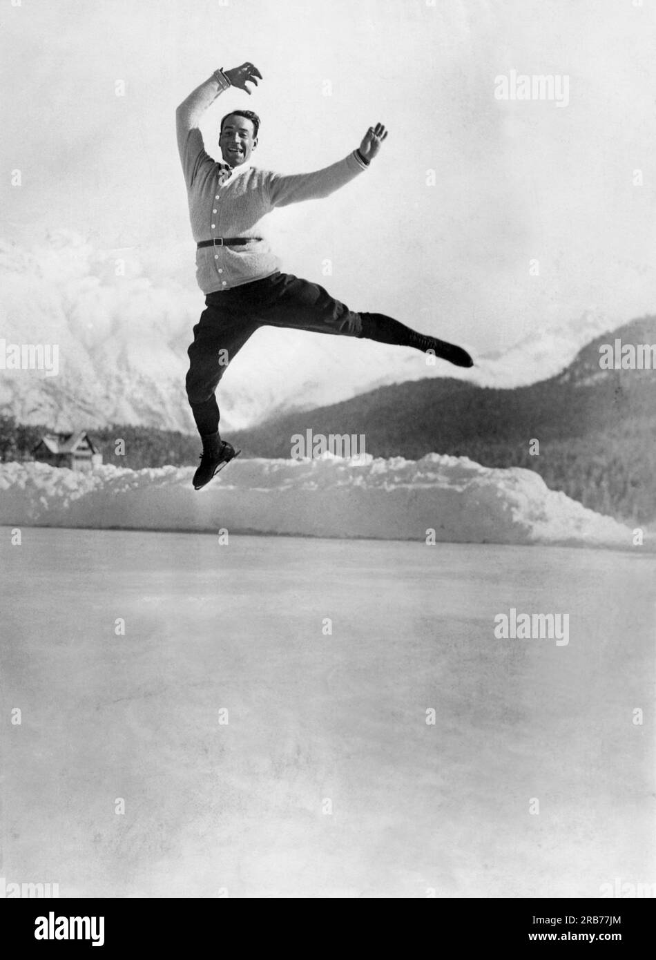 St. Moritz, Schweiz: 27. Dezember 1923. Howard Nicholson aus New York, Inhaber zahlreicher Meisterschaften, zeigt seinen „Aerial Thriller“ zu Beginn der Gesellschaftssaison des Schweizer Resorts. Stockfoto