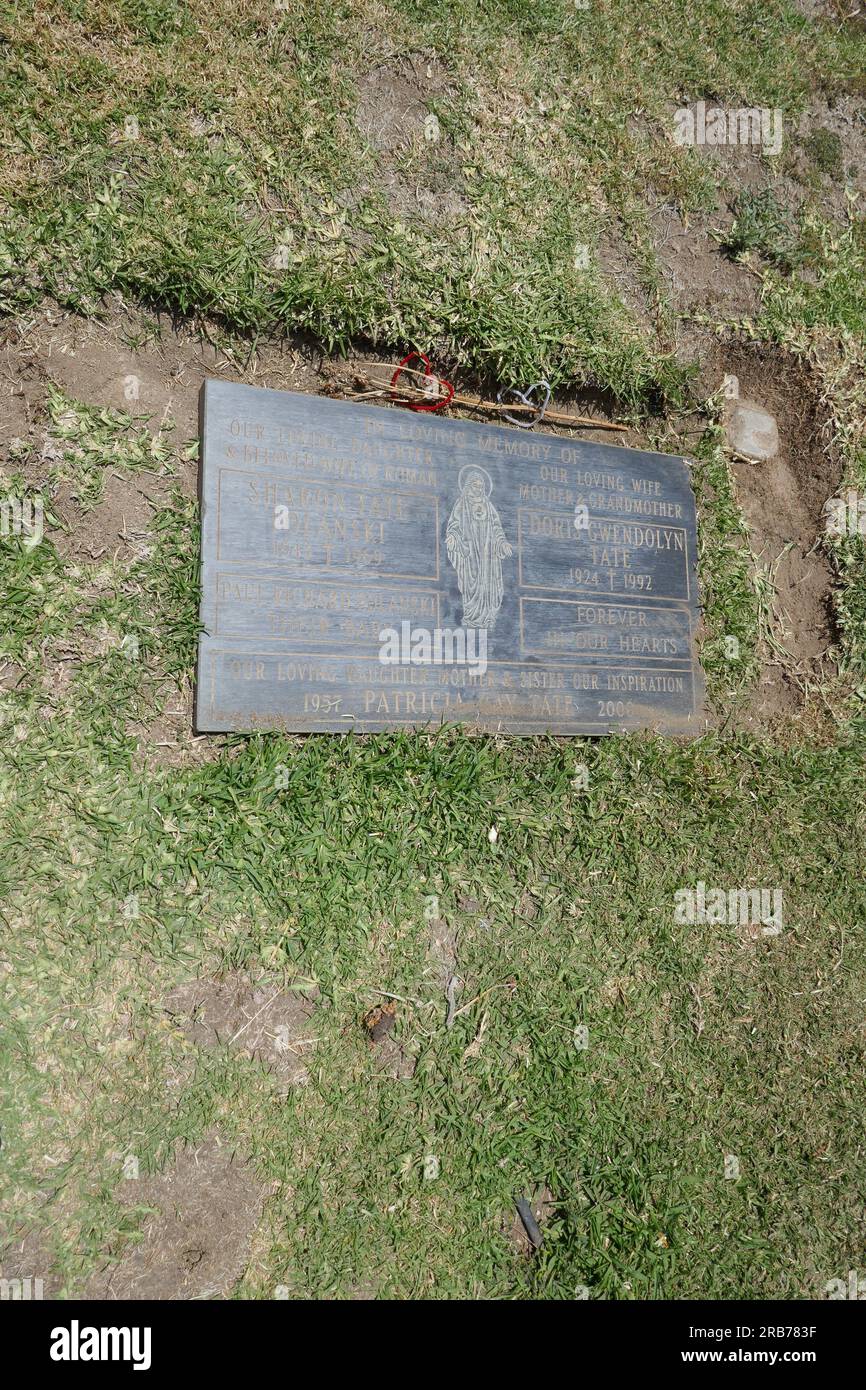 Culver City, Kalifornien, USA 6. Juli 2023 Schauspielerin Sharon Tate Grave, Paul Polanski Grave, Doris Tate Grave und Patricia Tate Grave in der Grotto Section am Holy Cross Cemetery am 6. Juli 2023 in Culver City, Kalifornien, USA. Foto: Barry King/Alamy Stock Photo Stockfoto