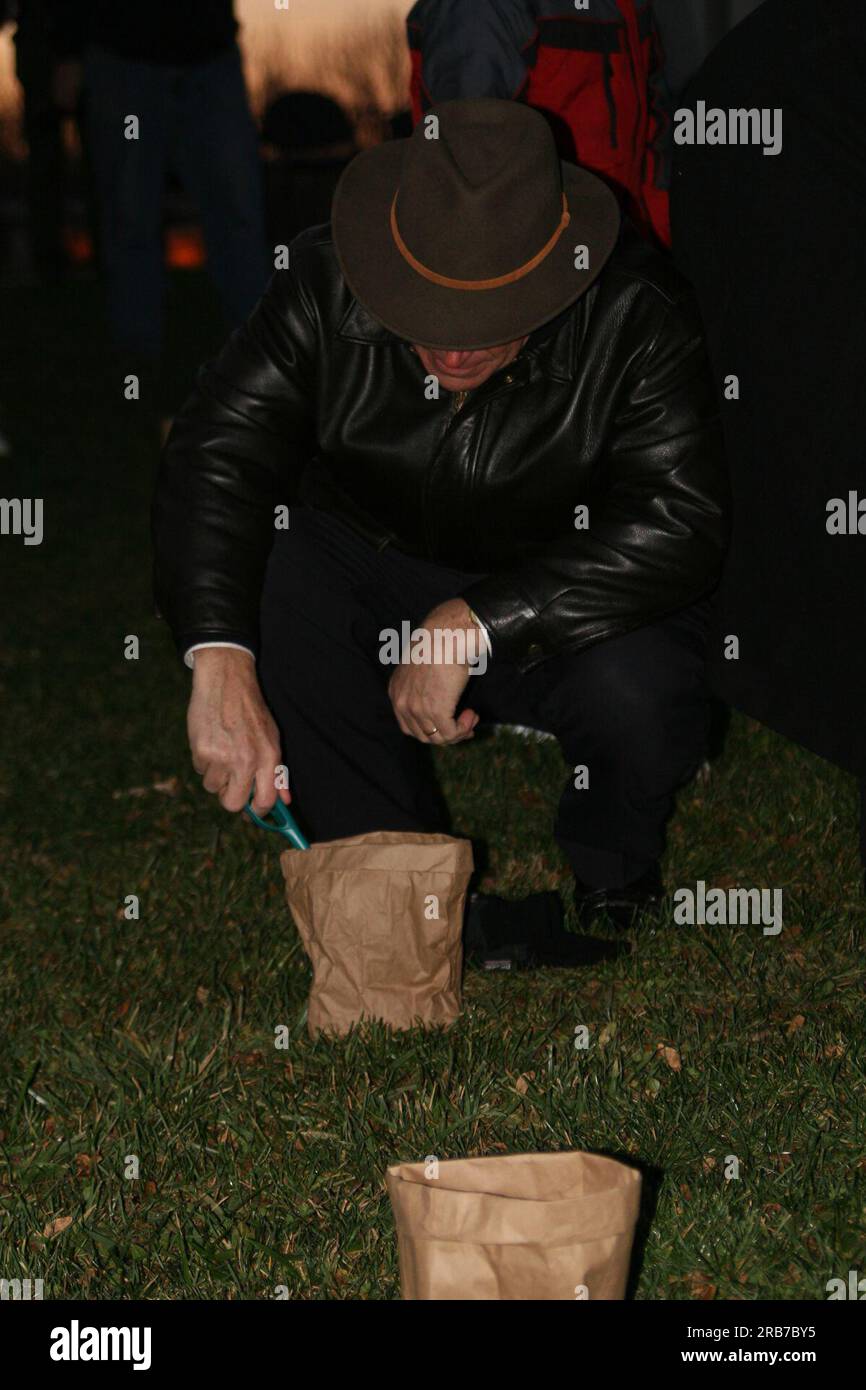 Jährliche Beleuchtungszeremonie des Antietam National Battlefield Memorial in Sharpsburg, Maryland, mit Minister Dirk Kempthorne unter den Teilnehmern Stockfoto