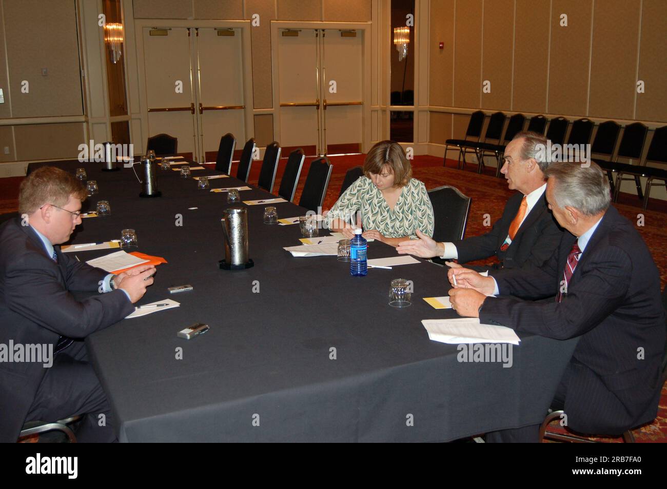 Secretary Dirk Kempthorne in New Orleans, Louisiana eröffnet den Minerals Management Service's (MMS) Central Gulf of Mexico Oil and Gas Lease Sale 205, dessen Hintergrund und Auswirkungen er mit Medienvertretern und Helfern besprach Stockfoto