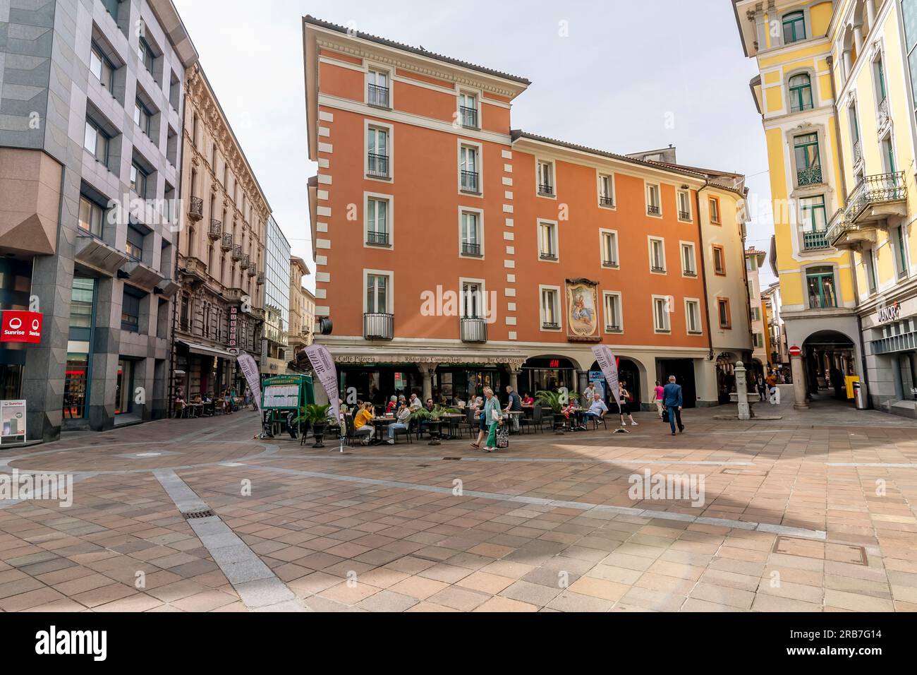 Der zentrale Platz Piazza Dante Alighieri in Lugano, Schweiz Stockfoto