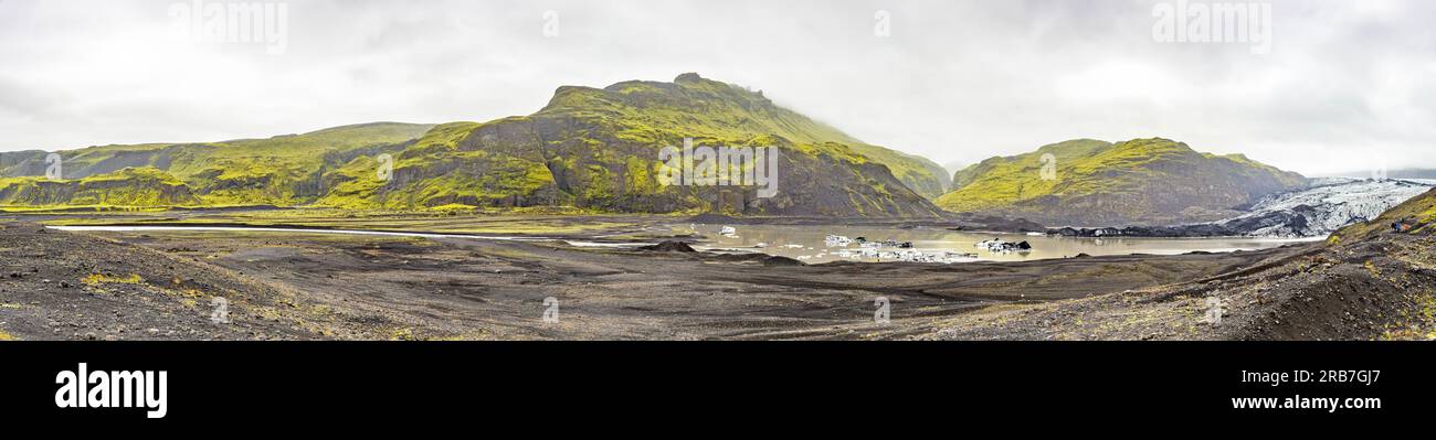 Panoramablick auf den Svinafelljoekull-Gletscher im Süden Islands im Sommer Stockfoto