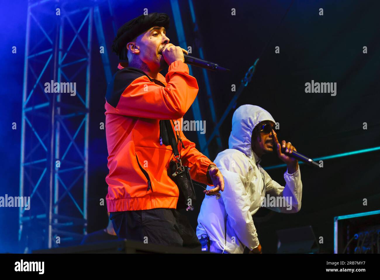 Stamner Park, City of Brighton & Hove, East Sussex, Großbritannien. Hip Hop Band N-Dubz tritt live beim Brighton Valley Festival 2023, Brighton Valley Concert Series vor Tausenden Fans im Stanmer Park auf. 7. Juli 2023 Kredit: David Smith/Alamy Live News Stockfoto