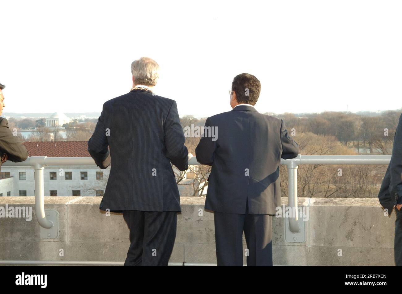 Treffen von Staatssekretär Dirk Kempthorne im Hauptinneren mit einer Regierungsdelegation der Republik Palau unter Leitung von Palau-Präsident Tommy Remengesau. Sekretär Kempthorne und Präsident Remengesau erörterten unter anderem die Möglichkeit, auf der Insel Peleliu in Palau ein nationales Kulturerbe zu errichten, sowie die bevorstehende Überprüfung des Palau-U.S. Kompakt der freien Assoziation. Stockfoto