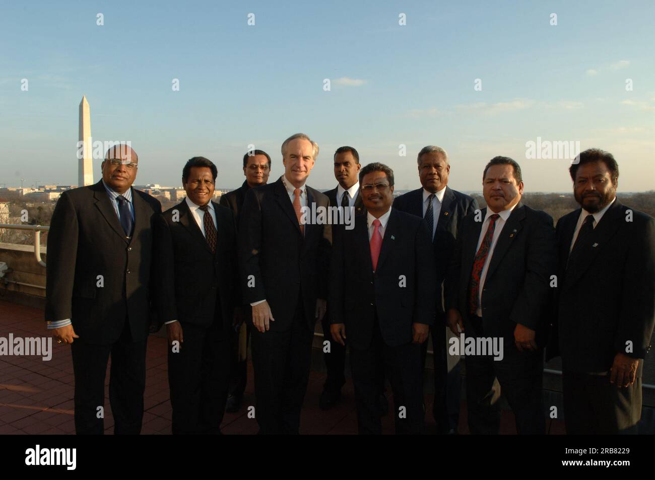 Treffen von Staatssekretär Dirk Kempthorne im Hauptinneren mit einer Regierungsdelegation der Republik Palau unter Leitung von Palau-Präsident Tommy Remengesau. Sekretär Kempthorne und Präsident Remengesau erörterten unter anderem die Möglichkeit, auf der Insel Peleliu in Palau ein nationales Kulturerbe zu errichten, sowie die bevorstehende Überprüfung des Palau-U.S. Kompakt der freien Assoziation. Stockfoto