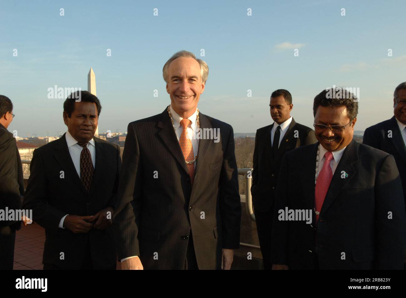 Treffen von Staatssekretär Dirk Kempthorne im Hauptinneren mit einer Regierungsdelegation der Republik Palau unter Leitung von Palau-Präsident Tommy Remengesau. Sekretär Kempthorne und Präsident Remengesau erörterten unter anderem die Möglichkeit, auf der Insel Peleliu in Palau ein nationales Kulturerbe zu errichten, sowie die bevorstehende Überprüfung des Palau-U.S. Kompakt der freien Assoziation. Stockfoto
